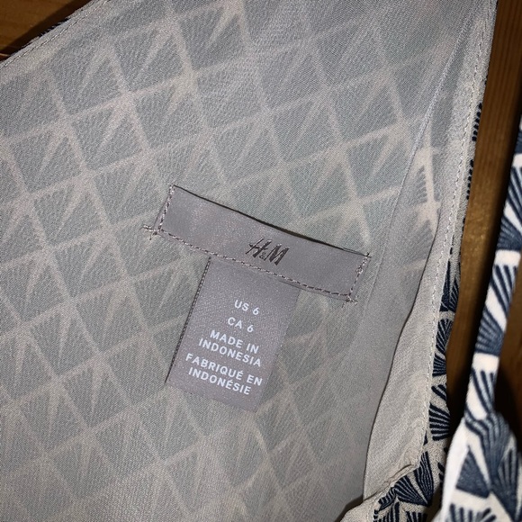 H&M Flowy Tank Top - Picture 3 of 3